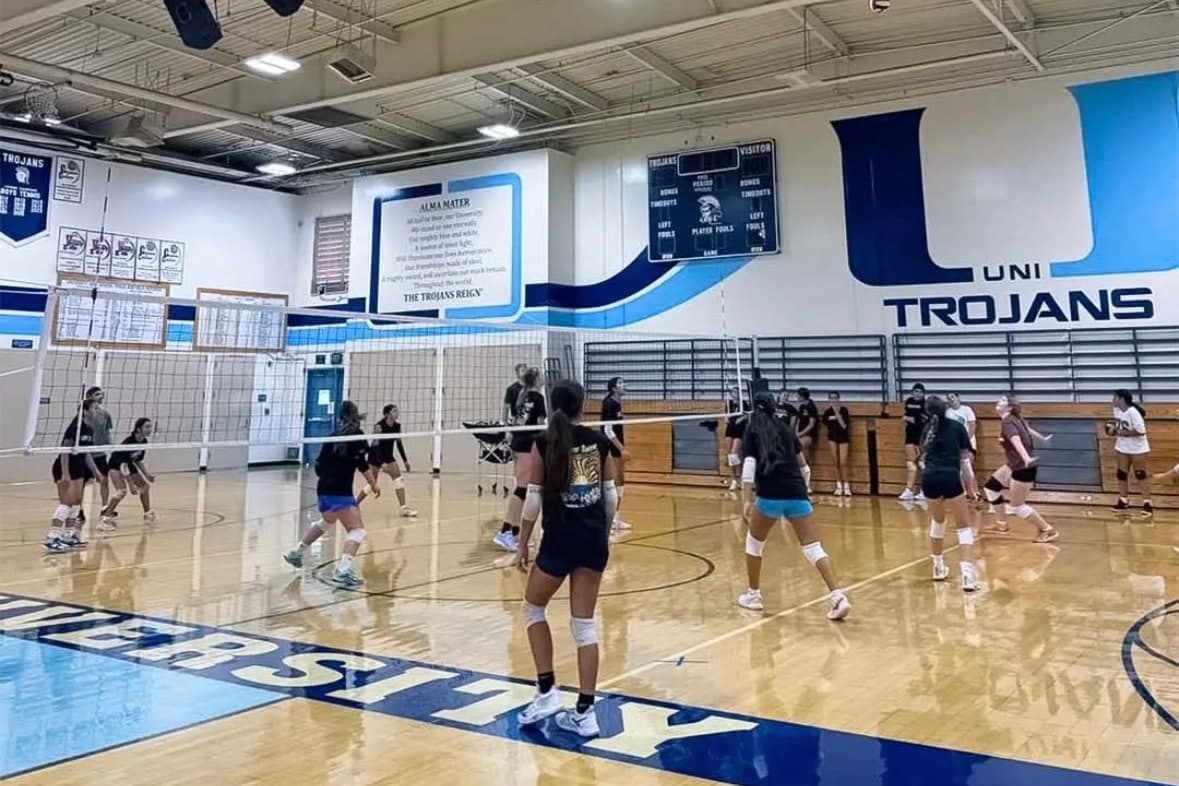 SDVA athletes training at University High School in San Diego - San Diego Volleyball Association practice session